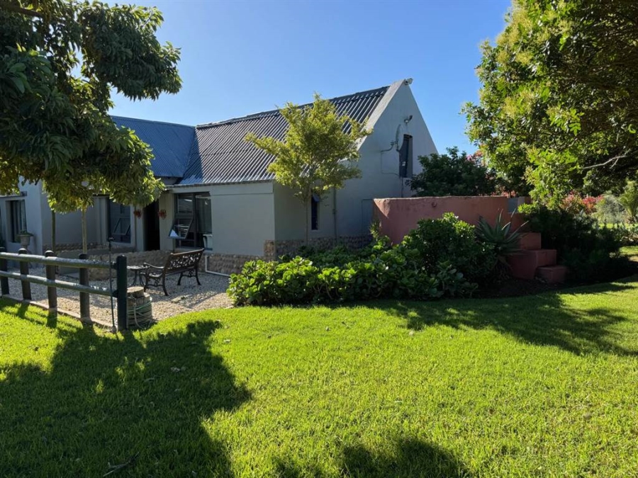 6 Bedroom Property for Sale in Stilbaai Oos Western Cape